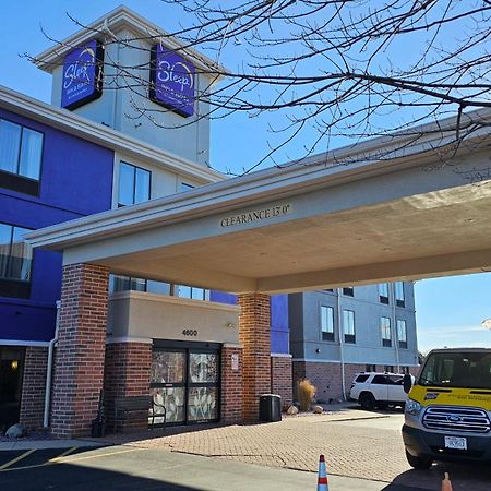 Sleep Inn & Suites Airport Милуоки Екстериор снимка