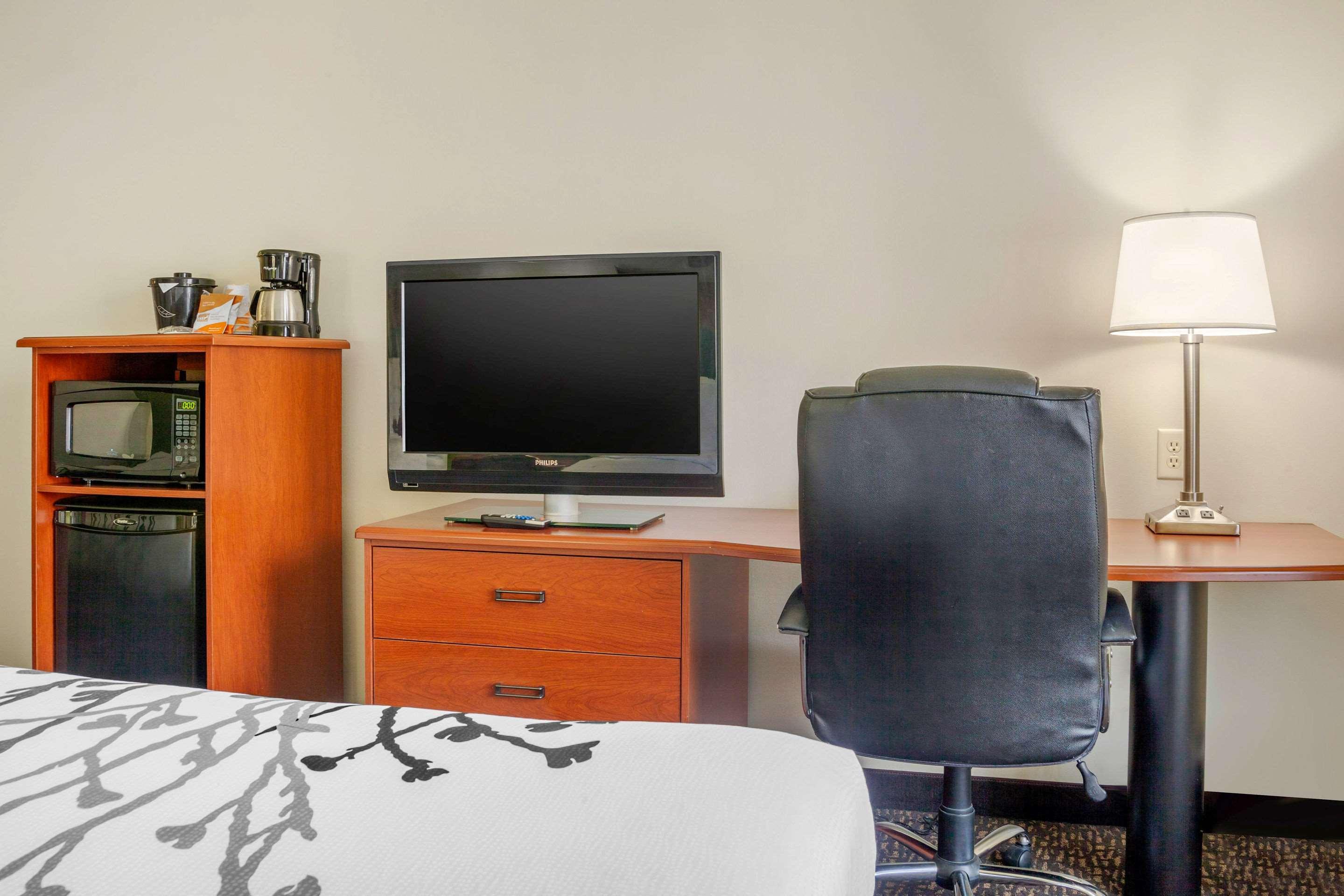 Sleep Inn & Suites Airport Милуоки Екстериор снимка