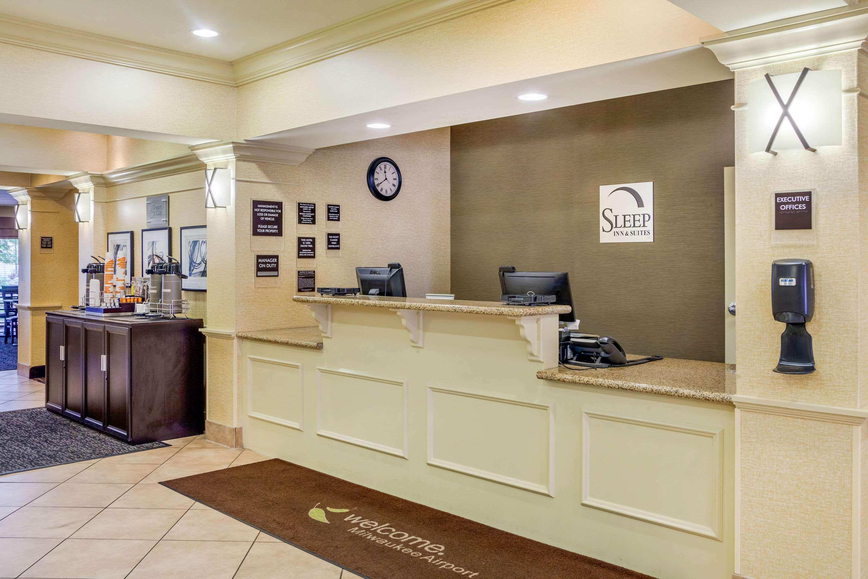 Sleep Inn & Suites Airport Милуоки Екстериор снимка