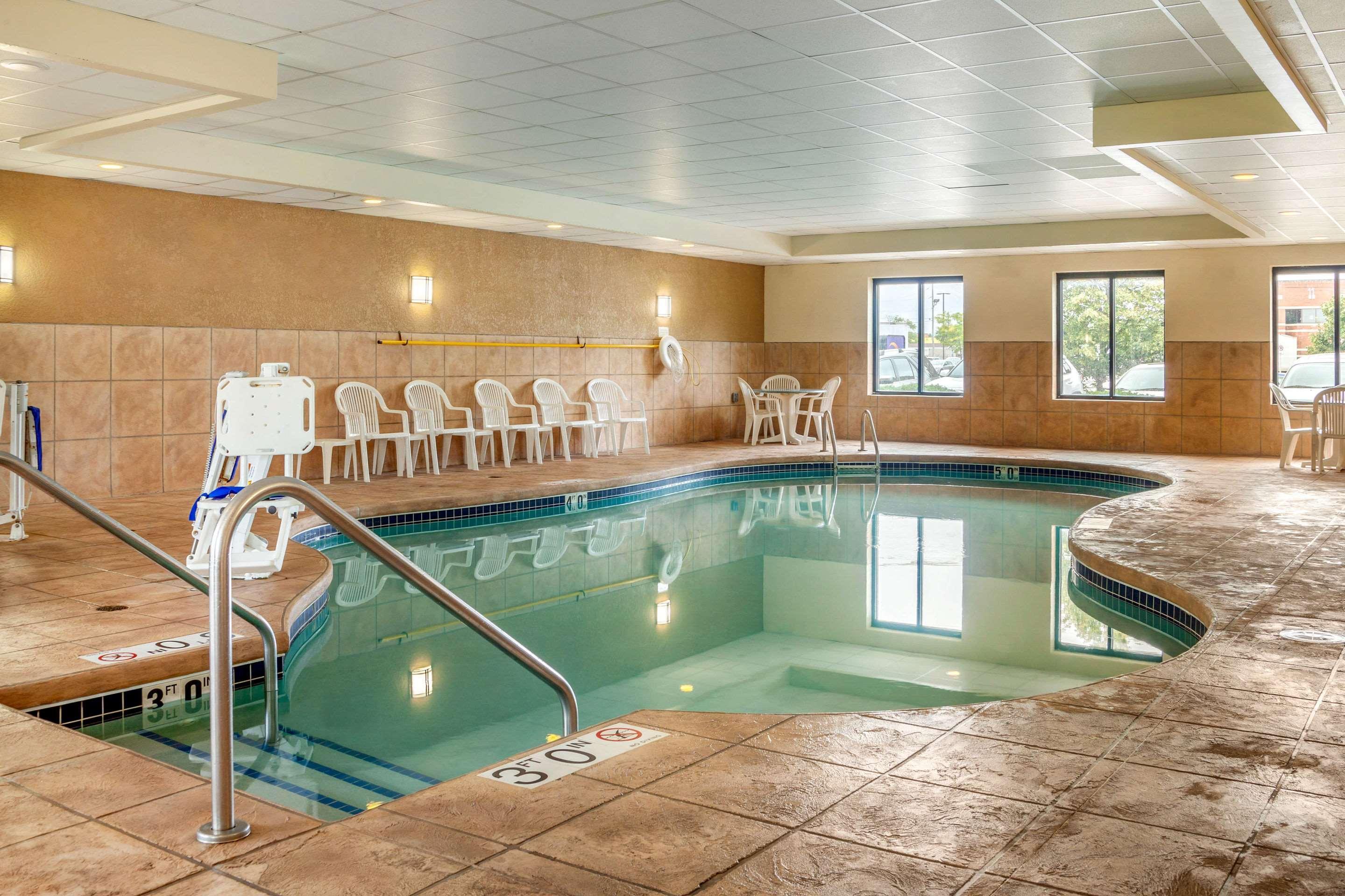 Sleep Inn & Suites Airport Милуоки Екстериор снимка